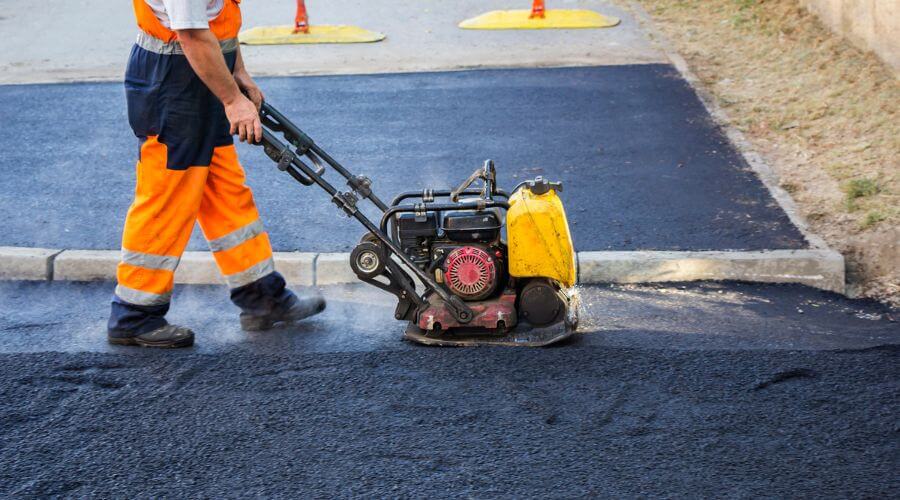 Professional gutter cleaning in Sprakers, NY